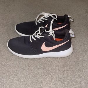 Nike Tennis Shoes